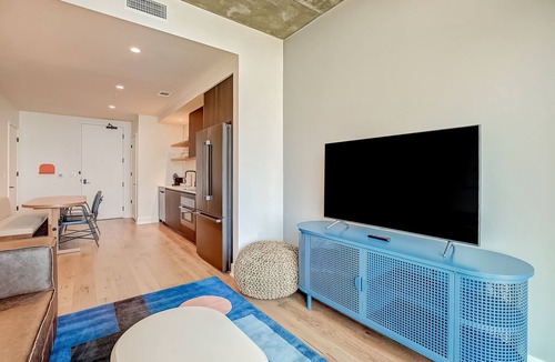 Rainey Street Historic District Condo | Natiivo Austin 23rd flr condo - skyline-view balcony - luxe rooftop pool & gym