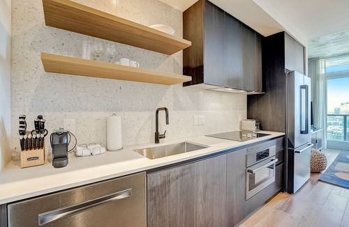 Rainey Street Historic District Condo | Natiivo Austin 23rd flr condo - skyline-view balcony - luxe rooftop pool & gym