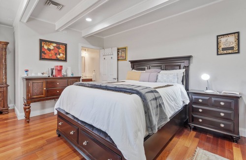 Oxon Hill Bed & Breakfast | National Harbor Property 1