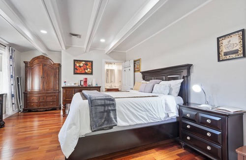 Oxon Hill Bed & Breakfast | National Harbor Property 1