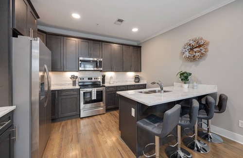 The Nations Apartment | Nations Gem | 7 Min Broadway | Parking | Sleeps 6