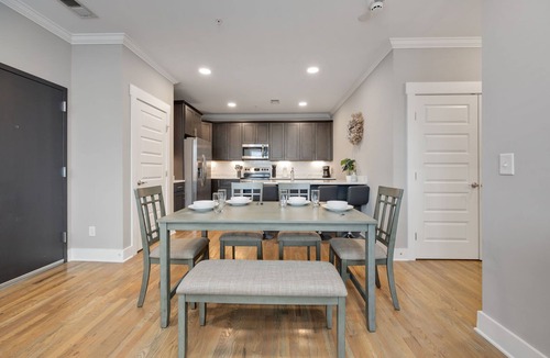 The Nations Apartment | Nations Gem | 7 Min Broadway | Parking | Sleeps 6