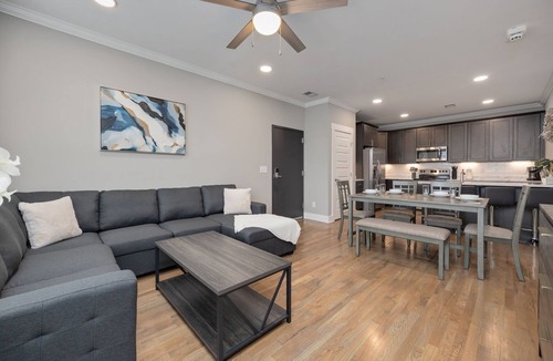 The Nations Apartment | Nations Gem | 7 Min Broadway | Parking | Sleeps 6