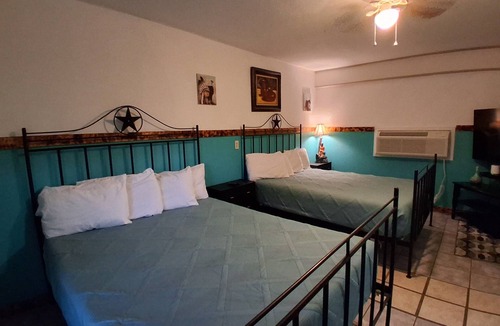 Buchanan Dam Cabin | Native American Suite