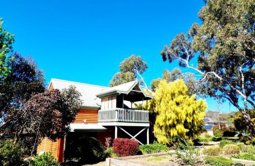 Gisborne House | Native Garden Retreat