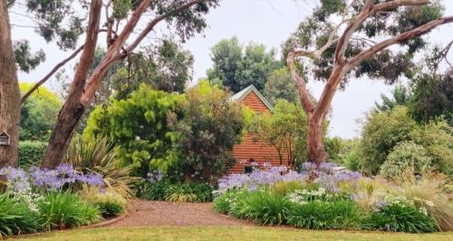Gisborne House | Native Garden Retreat