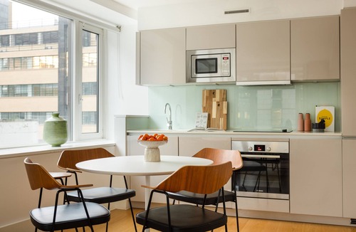 Tower Hill Apartment | Native Tower Bridge