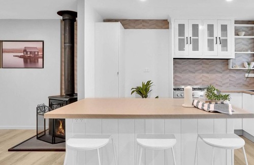 Budgewoi Apartment | Natuna Lakeside Retreat