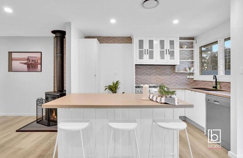 Budgewoi House | Natuna Lakeside Retreat