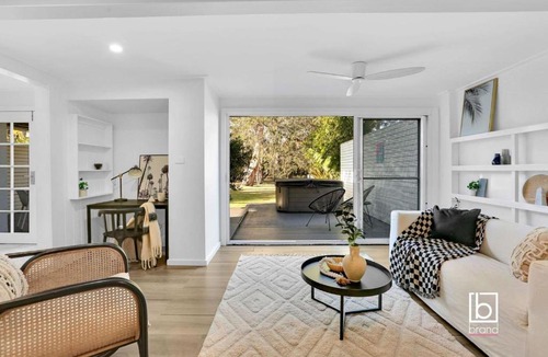 Budgewoi House | Natuna Lakeside Retreat