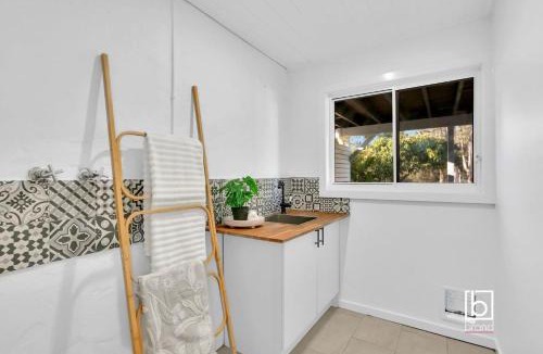 Budgewoi House | Natuna Lakeside Retreat