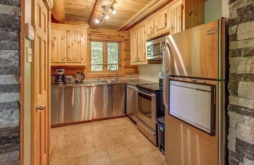 Waltham Cabin | Natural Stone Loghouse