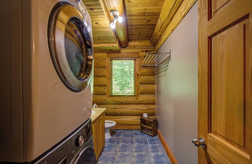 Waltham Cabin | Natural Stone Loghouse