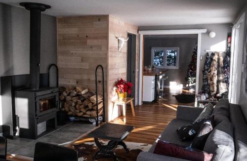 Saint-Alphonse-Rodriguez Ski Chalet | Nature & Comfort by the Water - Chalet O Hara