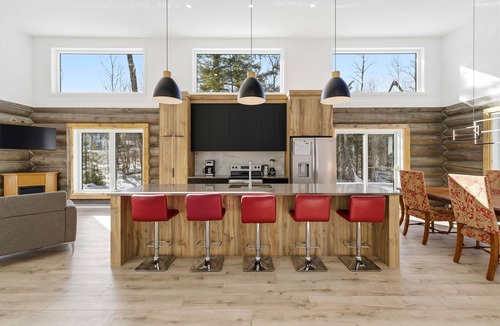 Saint-Gabriel-de-Brandon Ski Chalet | Nature, Comfort, and Getaway | Chalet AKIA