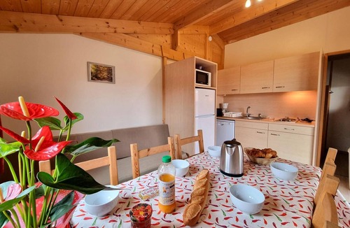 Usson-en-Forez Cottage | Nature chalet, pets welcome - 6 guests
