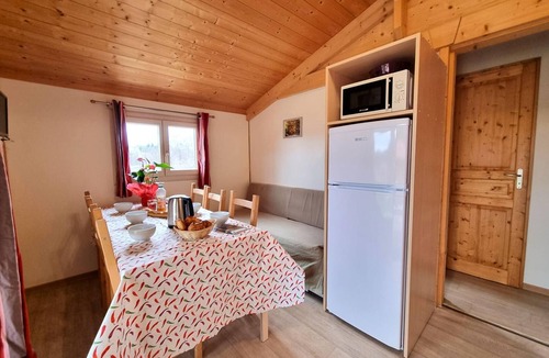Usson-en-Forez Cottage | Nature chalet, pets welcome - 6 guests