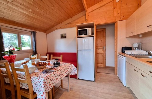 Usson-en-Forez Cottage | Nature chalet, pets welcome - 6 guests
