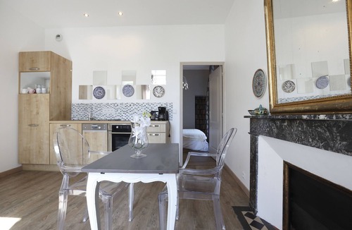 Chinon Apartment | NATURE & CHATEAUX Apartment-Private Bathroom