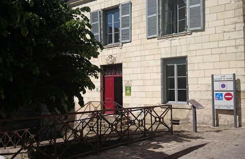 Chinon Apartment | NATURE & CHATEAUX Apartment-Private Bathroom