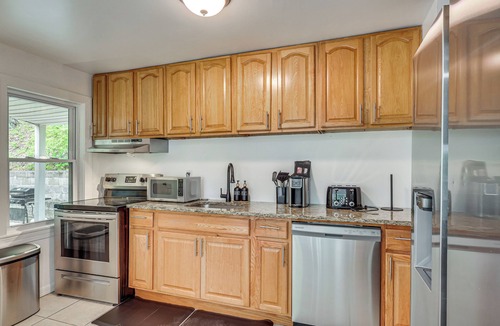 Lincoln Park House | Nature & City Access! Family Home in North Jersey