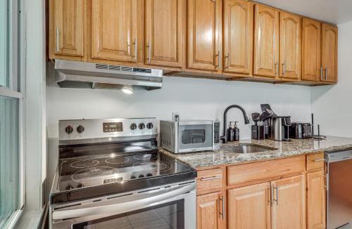 Lincoln Park House | Nature & City Access! Family Home in North Jersey