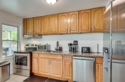 Lincoln Park House | Nature & City Access! Family Home in North Jersey