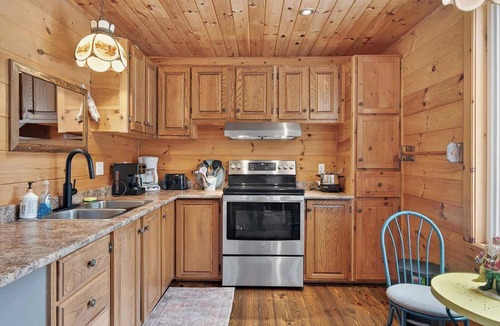 La Minerve Ski Chalet | Nature & Comfort Chalet on Lake Chapleau