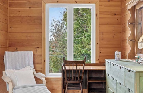 La Minerve Ski Chalet | Nature & Comfort Chalet on Lake Chapleau