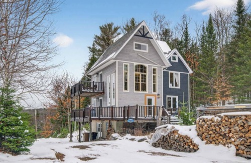 La Minerve Ski Chalet | Nature & Comfort Chalet on Lake Chapleau