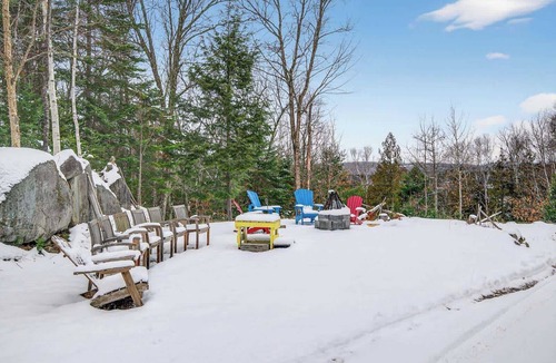 La Minerve Ski Chalet | Nature & Comfort Chalet on Lake Chapleau