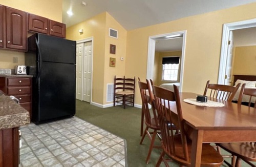 Francestown House | Nature & Comfort | Hot Tub, Trails & More