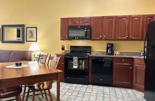 Francestown House | Nature & Comfort | Hot Tub, Trails & More