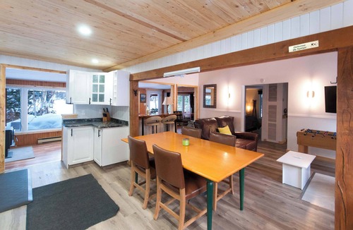 Saint-Honore Ski Chalet | Nature, Comfort & Lake Access | Le St-Ho