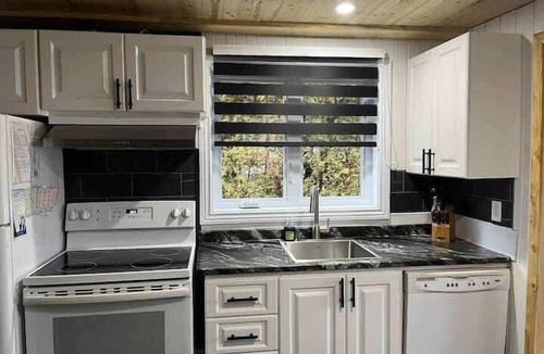 Saint-Honore Ski Chalet | Nature, Comfort & Lake Access | Le St-Ho