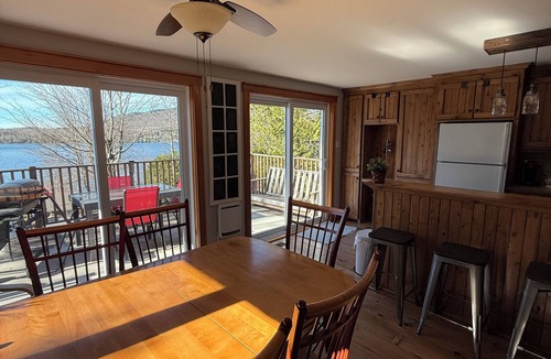 Coaticook Ski Chalet | Nature cottage on Lake Lyster - Kayak & Spa