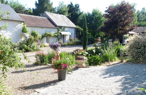 Chateau du Loir Bed & Breakfast | nature detente B and B