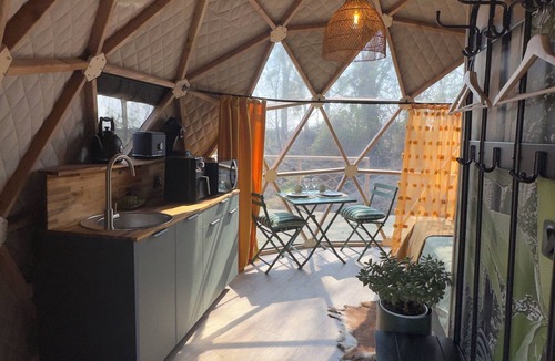 Bischoffsheim House | Nature Dome & Jacuzzi at Blue Grass Ranch