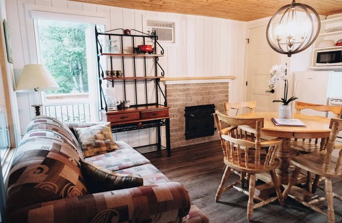 Frampton Ski Chalet | Nature Escape and Miller Zoo - Buddy Shack