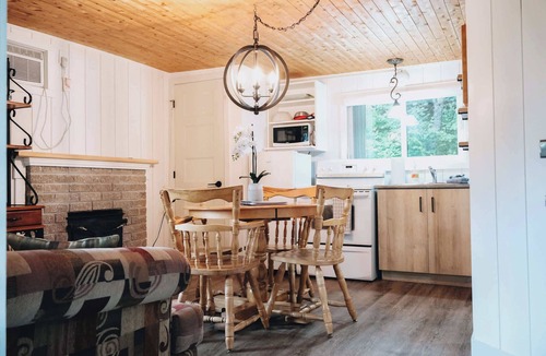 Frampton Ski Chalet | Nature Escape and Miller Zoo - Buddy Shack