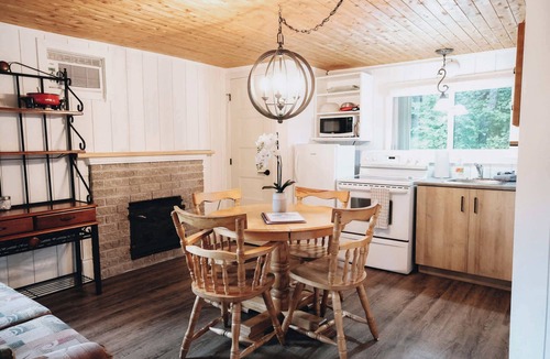 Frampton Ski Chalet | Nature Escape and Miller Zoo - Buddy Shack