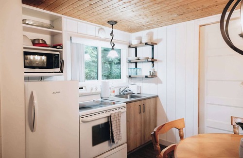 Frampton Ski Chalet | Nature Escape and Miller Zoo - Buddy Shack
