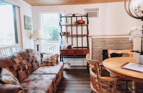 Frampton Ski Chalet | Nature Escape and Miller Zoo - Buddy Shack