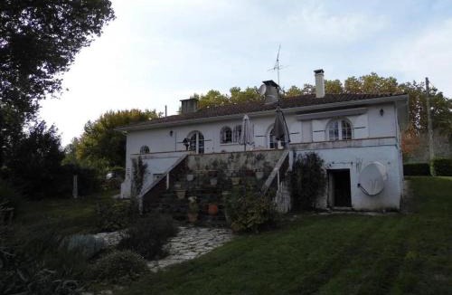 Varen House | Nature Escape Charming Riverside House