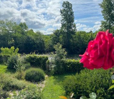 Varen House | Nature Escape Charming Riverside House