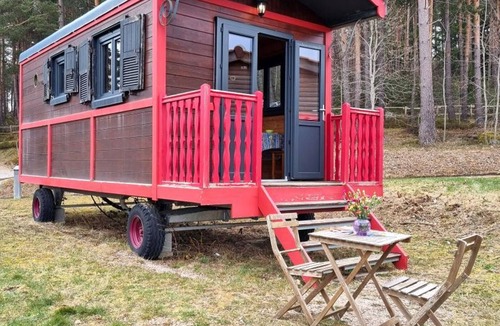 Usson-en-Forez Apartment | Nature-friendly caravan, pets allowed - 3 guests