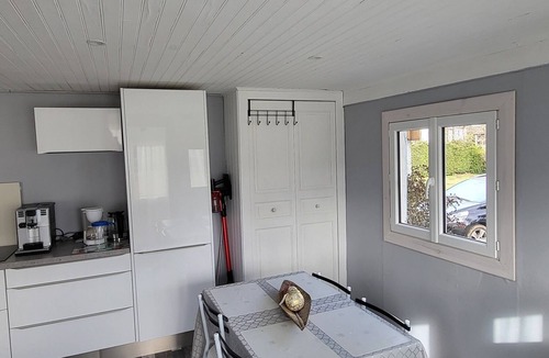 Saint-Antheme Ski Chalet | Nature getaway: cottage with grounds