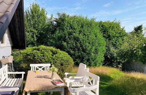 Hornsved House | Nature getaway with lush garden near Isefjord