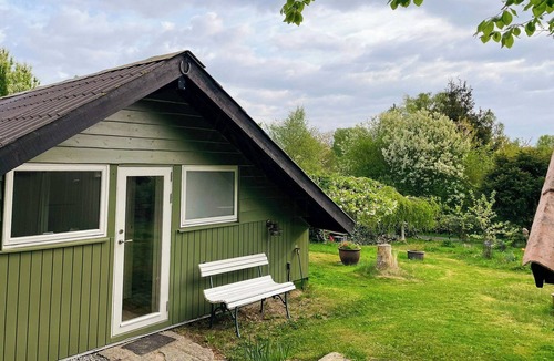 Hornsved House | Nature getaway with lush garden near Isefjord