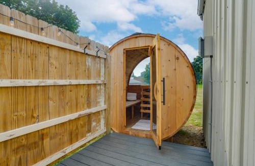 Mount Aetna House | Nature Haven Pond,Pool and Hot Tub